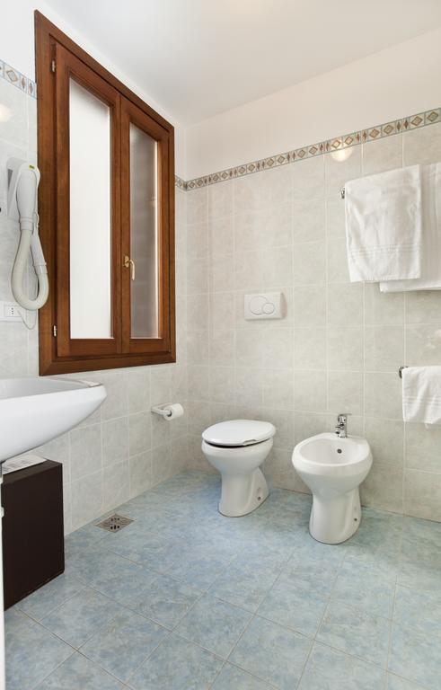 Hotel San Fantin Venedig Rum bild